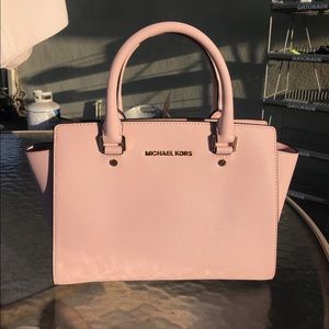 michael kors soft pink bag